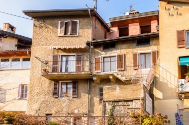 Carona, İsviçre - 6 Aralık 2015: Carona'daki Ev, İsviçre'nin Ticino kantonundaki Lugano ilçesinde eski bir belediye