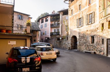 Carona, İsviçre - 6 Aralık 2015: Carona'daki Ev, İsviçre'nin Ticino kantonundaki Lugano ilçesinde eski bir belediye