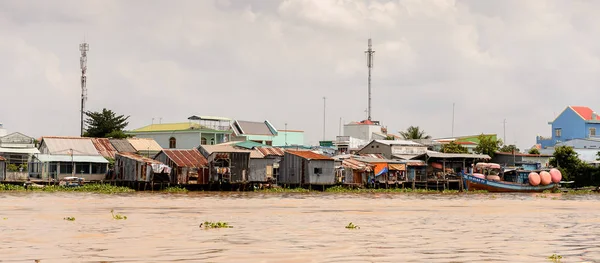 Tien Giang, Vietnam - 5 Ekim 2014: Güney Vietnam'da Mekong nehri. Mekong 12 en uzun nehir ve akar yalak Çin, Burma, Laos, Tayland, Kamboçya, Vietnam