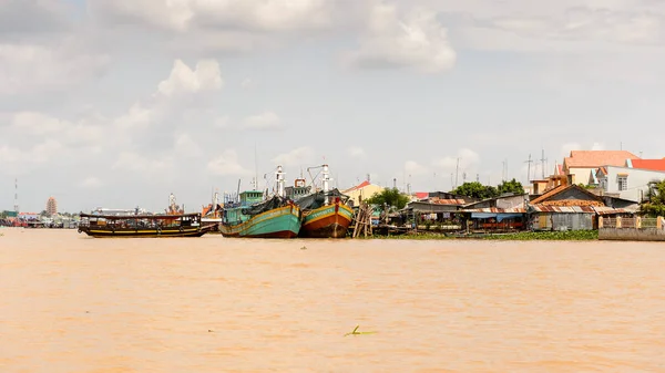 越南田江省 2014年10月5日 越南南部湄公河上的船只 湄公河是中国 柬埔寨 湄公河第12长河和河流 — 图库照片