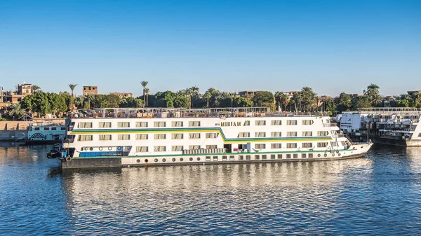 Luxor Egitto Nov 2014 Barca Touristica Sul Fiume Nile Vicino — Foto Stock