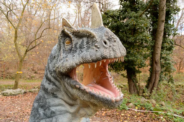 Bratislava, Slovakya - 18 Ekim 2015: Bratislava Dinopark Fotosaurus, Slovakya. Bir f Bratislava, Slovakya popüler attections.