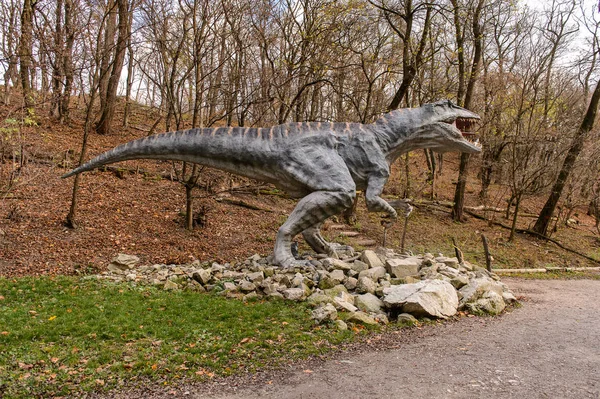 Bratislava, Slovakya - 18 Ekim 2015: Bratislava Dinopark Gigantosaurus, Slovakya. Bir f Bratislava, Slovakya popüler attections.