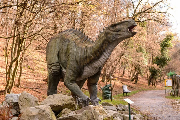 Bratislava Slovakya Eki 2015 Bratislava Dinopark Iguanodon Slovakya Bir Bratislava — Stok fotoğraf