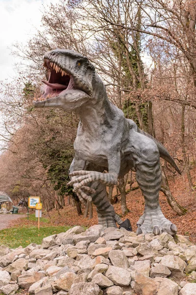 Bratislava, Slovakya - 18 Ekim 2015: Bratislava Dinopark Gigantosaurus, Slovakya. Bir f Bratislava, Slovakya popüler attections.