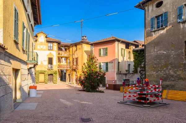 Carona, İsviçre - 6 Aralık 2015: Carona'daki Ev, İsviçre'nin Ticino kantonundaki Lugano ilçesinde eski bir belediye