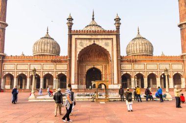 Delhi, Hindistan - 18 Ocak 2016: Jama Mescidi, Delhi'nin eski kenti, Hindistan. Delhi'deki ana camidir.