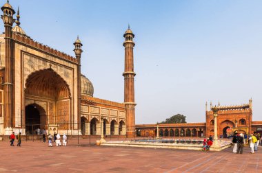 Delhi, Hindistan - 18 Ocak 2016: Jama Mescidi, Delhi'nin eski kenti, Hindistan. Delhi'deki ana camidir.