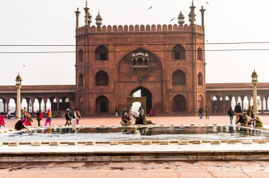 Delhi, Hindistan - 18 Ocak 2016: Jama Mescidi, Delhi'nin eski kenti, Hindistan. Delhi'deki ana camidir.