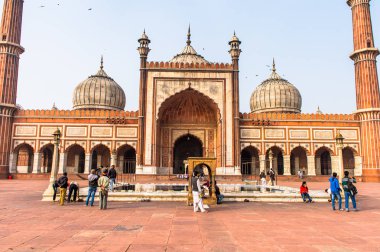 Delhi, Hindistan - 18 Ocak 2016: Jama Mescidi, Delhi'nin eski kenti, Hindistan. Delhi'deki ana camidir.