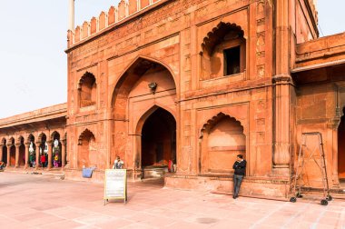 Delhi, Hindistan - 18 Ocak 2016: Jama Mescidi, Delhi'nin eski kenti, Hindistan. Delhi'deki ana camidir.