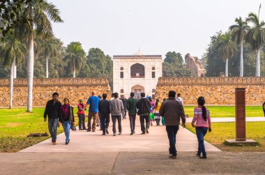 Delhi, Hindistan - 18 Ocak 2016: Humayun Türbesi kompleksi, Hindistan'ın Delhi kentinde Babür İmparatoru Hümayun'un mezarı. Unesco Dünya Mirası