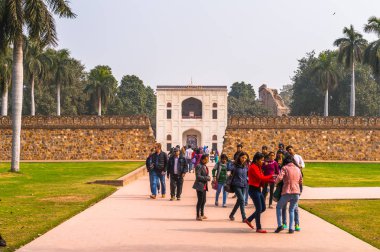 Delhi, Hindistan - 18 Ocak 2016: Humayun Türbesi kompleksi, Hindistan'ın Delhi kentinde Babür İmparatoru Hümayun'un mezarı. Unesco Dünya Mirası