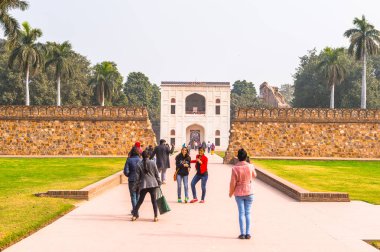 Delhi, Hindistan - 18 Ocak 2016: Humayun Türbesi kompleksi, Hindistan'ın Delhi kentinde Babür İmparatoru Hümayun'un mezarı. Unesco Dünya Mirası