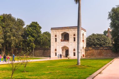 Delhi, Hindistan - 18 Ocak 2016: Humayun Türbesi kompleksi, Hindistan'ın Delhi kentinde Babür İmparatoru Hümayun'un mezarı. Unesco Dünya Mirası