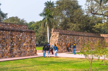 Delhi, Hindistan - 18 Ocak 2016: Humayun Türbesi kompleksi, Hindistan'ın Delhi kentinde Babür İmparatoru Hümayun'un mezarı. Unesco Dünya Mirası