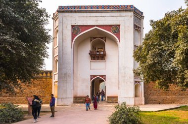 Delhi, Hindistan - 18 Ocak 2016: Delhi, Hindistan'daki Humayun Türbesi kompleksinin bir parçası. Unesco Dünya Mirası