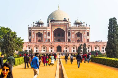 Delhi, Hindistan - 18 Ocak 2016: Humayun Türbesi kompleksi, Hindistan'ın Delhi kentinde Babür İmparatoru Hümayun'un mezarı. Unesco Dünya Mirası