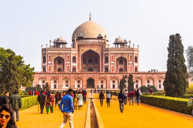 Delhi, Hindistan - 18 Ocak 2016: Humayun Türbesi kompleksi, Hindistan'ın Delhi kentinde Babür İmparatoru Hümayun'un mezarı. Unesco Dünya Mirası