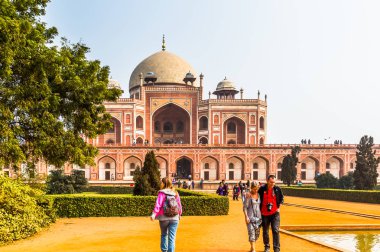 Delhi, Hindistan - 18 Ocak 2016: Humayun Türbesi kompleksi, Hindistan'ın Delhi kentinde Babür İmparatoru Hümayun'un mezarı. Unesco Dünya Mirası