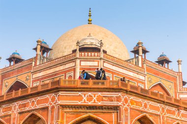 Delhi, Hindistan - 18 Ocak 2016: Humayun Türbesi kompleksi, Hindistan'ın Delhi kentinde Babür İmparatoru Hümayun'un mezarı. Unesco Dünya Mirası