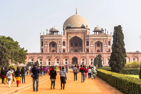 Delhi, Hindistan - 18 Ocak 2016: Humayun Türbesi kompleksi, Hindistan'ın Delhi kentinde Babür İmparatoru Hümayun'un mezarı. Unesco Dünya Mirası