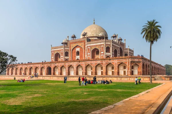 Delhi, Hindistan - 18 Ocak 2016: Humayun Türbesi kompleksi, Hindistan'ın Delhi kentinde Babür İmparatoru Hümayun'un mezarı. Unesco Dünya Mirası
