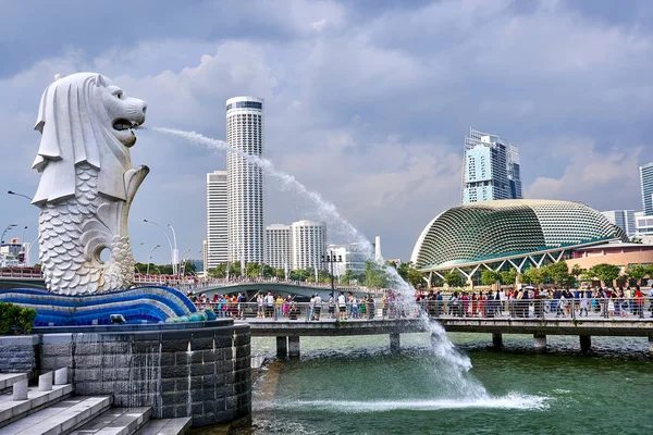Merlion Singapore Spewing Stream Water River — Stock Photo, Image
