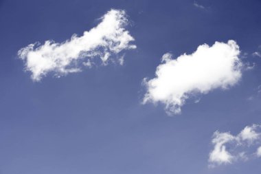 Mavi gökyüzü bulutu