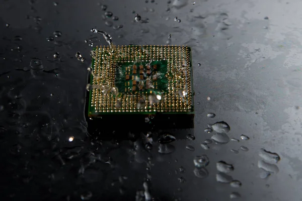 黒板に Cpu に水滴 — ストック写真