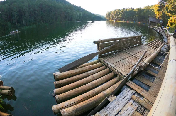 Radeau Bambou Dans Paysage Fluvial Fluvial Montagneux Thaïlande Nord — Photo