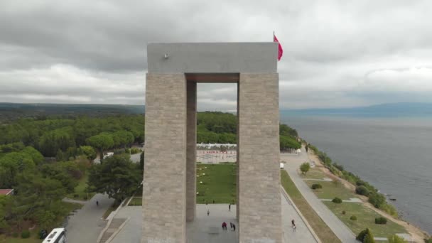 Gedenkstätte Der Märtyrer Von Canakkale Luftaufnahme Drohne Drohne Fliegt Durch — Stockvideo