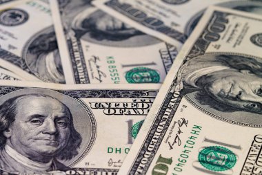100 dolarlık banknotun bir parçası. Amerikan para birimini kapatın. Amerikan doları geçmişi. Yüksek çözünürlük