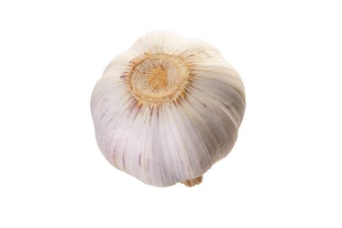 Arkadan taze sarımsak, beyaz arka planda izole edilmiş.