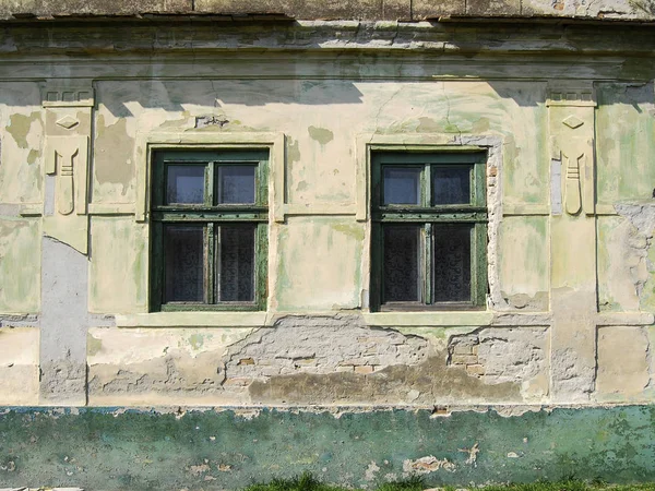 Deux Fenêtres Sur Mur Une Vieille Maison Dobrica Banat — Photo