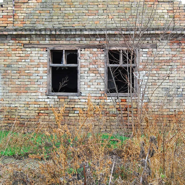 Dwa Okna Ścianie Stary Opuszczony Dom Miejscowości Lokve Banat Serbia — Zdjęcie stockowe