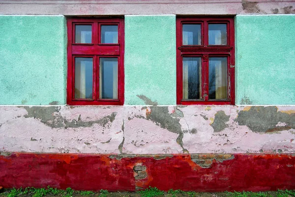 Twee Vensters Muur Van Een Oud Huis Novi Kozjak Banat — Stockfoto