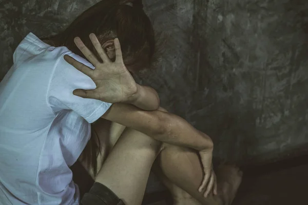학대의 인신매매와 국제적인 여자의 폭력을 — 스톡 사진