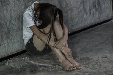 Üzüntü bir kızla cinsel taciz yüzünden onu, sarılma, anti-ticareti ve kadınlara, Dünya Kadınlar günü şiddet durdurma oturur