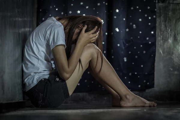 Jovens Mulheres São Estressadas Por Serem Traficadas Para Profissionais Sexo — Fotografia de Stock