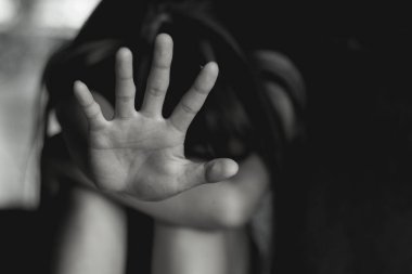 Kadınlar avuç içini kaldırır, cinsel istismarı durdurur, ticaretle mücadele eder ve kadınlara yönelik şiddeti durdurur, Uluslararası Kadınlar Günü