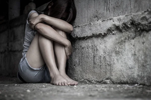 Kadınlara, Dünya Kadınlar günü üzgün, anti-ticareti ve durdurma şiddet oturan kadın