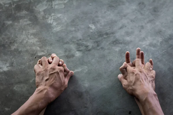 Ręka Mężczyzny Przytrzymanie Ręka Kobiety Seksualnej Przemocy Gwałtu Koncepcja Zwalczania — Zdjęcie stockowe