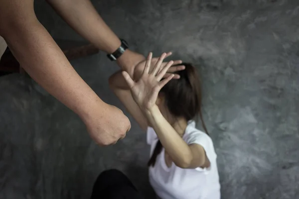 Homens Estão Agredindo Brutalmente Mulheres Interrompem Abuso Sexual Combate Tráfico — Fotografia de Stock