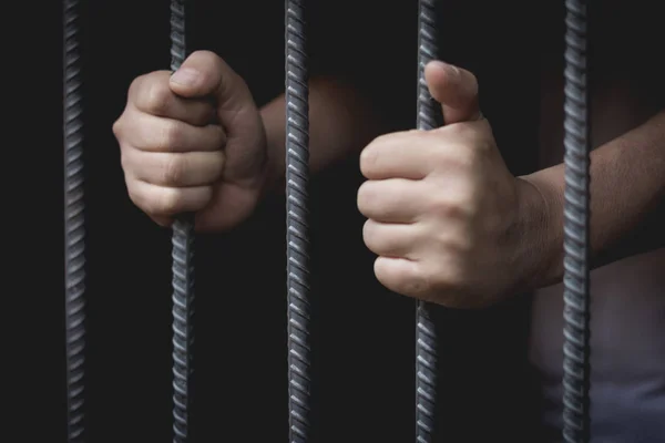 Человек Заключен Стальную Клетку Заключенный Концепции Надежда Свободным — стоковое фото
