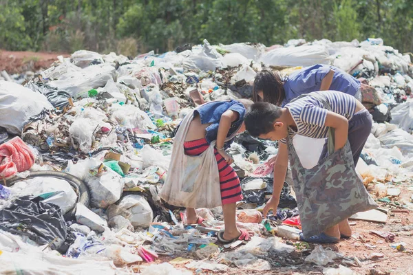 Tres Niños Encuentran Chatarra Para Venta Reciclan Vertederos Las Vidas — Foto de Stock