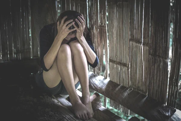 Женщины Сидят Одиночестве Депрессии Семейные Проблемы Концепция Насилия Отношении Женщин — стоковое фото