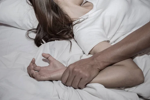 Homem Perto Lida Com Mulher Para Estuprar Com Violência Hotel — Fotografia de Stock