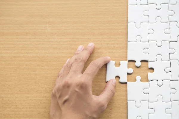 Hand Placing Last Jigsaw Puzzle Piece Conceptual Problem Solving — стоковое фото