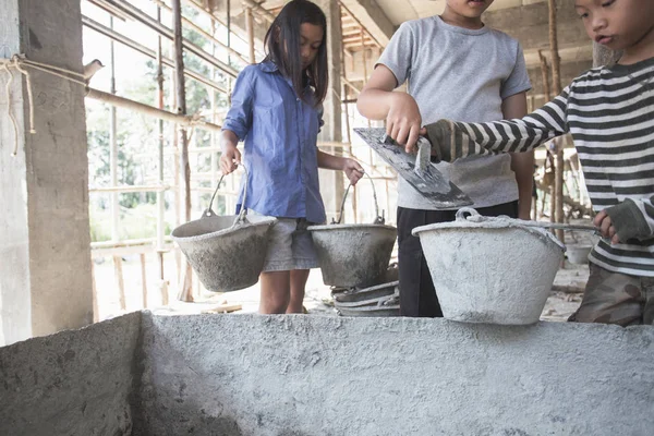 Görüntü Bulanıklığı Şantiyede Çalışan Yoksul Çocuklar Çocuk Işçiliğine Karşı Dünya — Stok fotoğraf